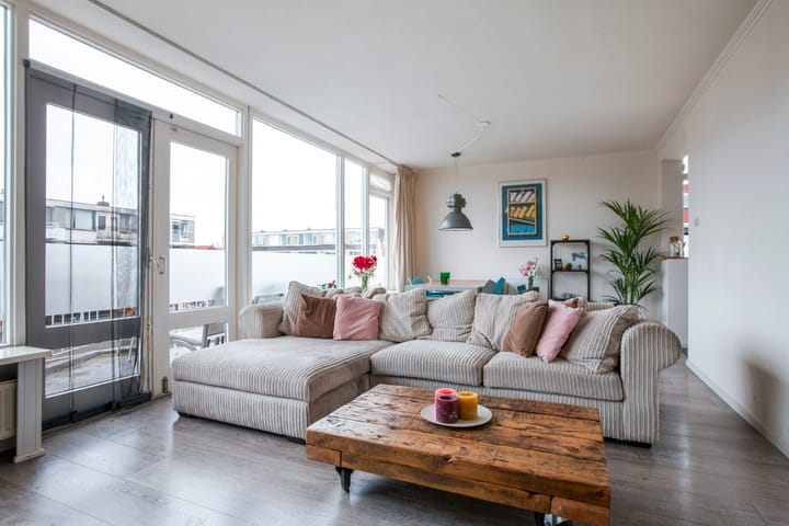 Photo 2 of Van Staverenstraat 39-A