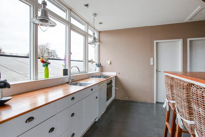 Photo 6 of Van Staverenstraat 39-A