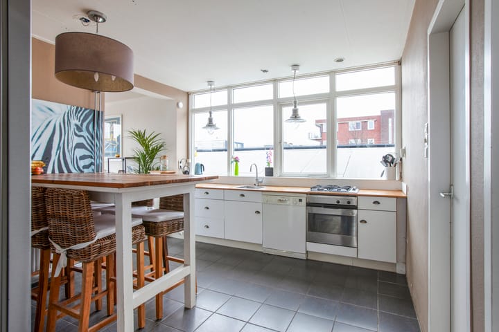 Photo 8 of Van Staverenstraat 39-A