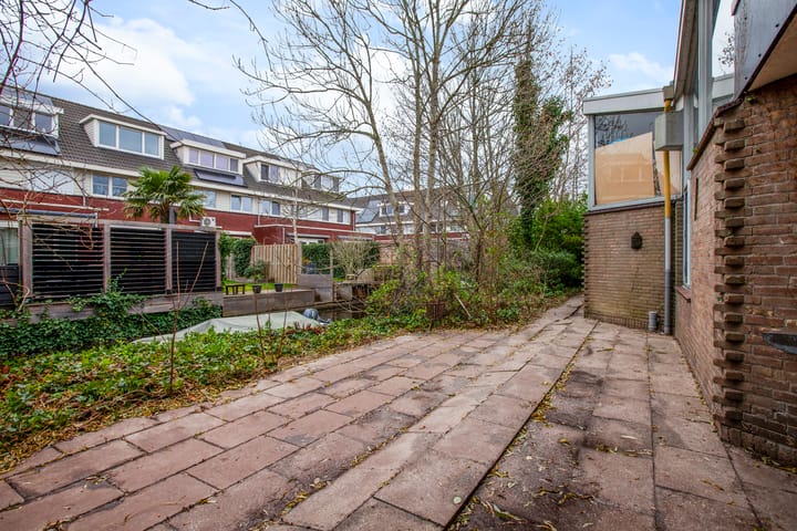 Photo 21 of Van Staverenstraat 39-A