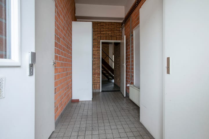 Photo 22 of Van Staverenstraat 39-A