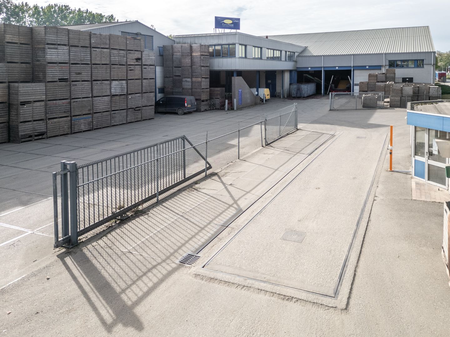 Bekijk foto 3 van Industrieweg 100