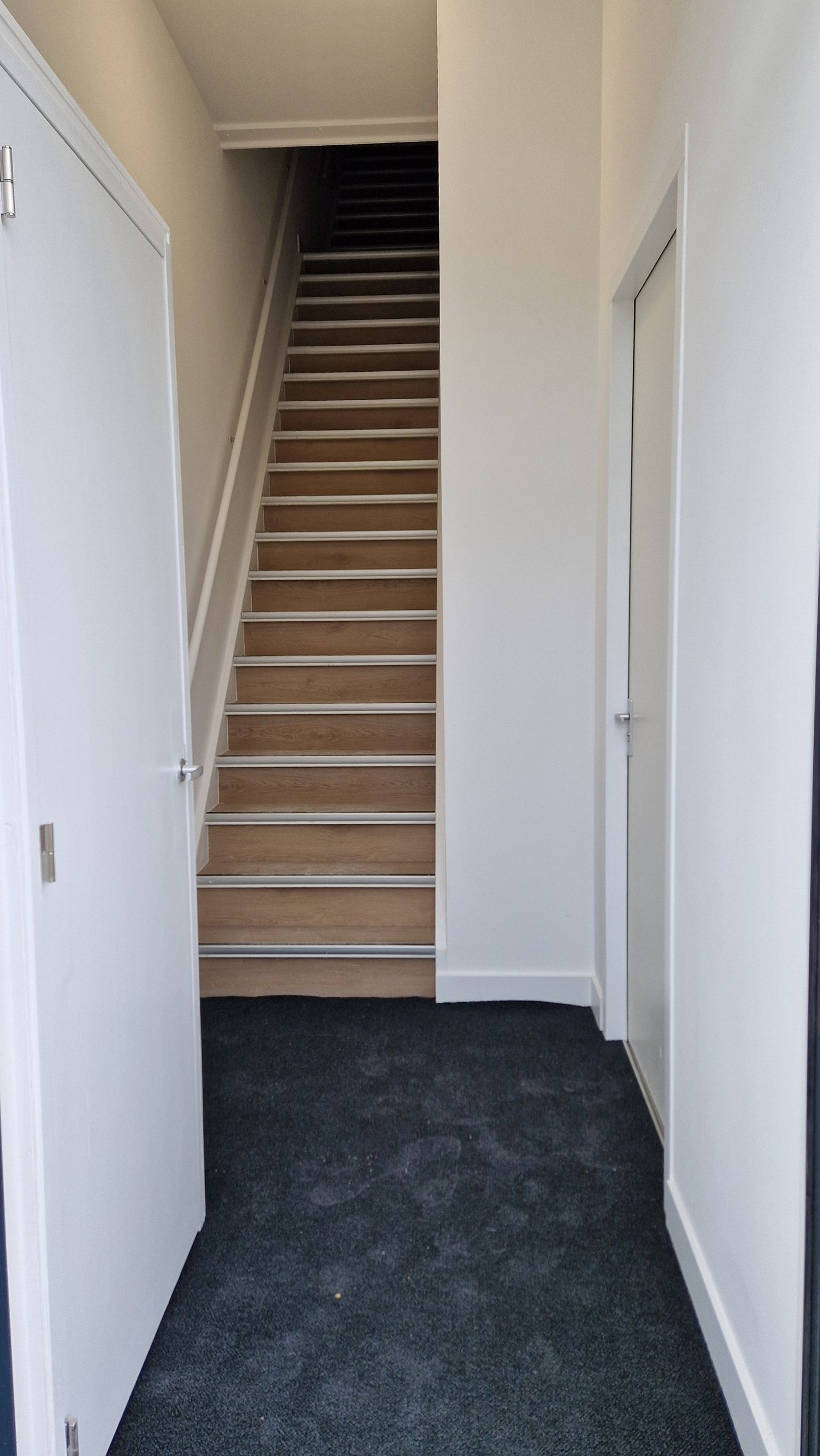 View photo 5 of Hogeweyselaan 215-G