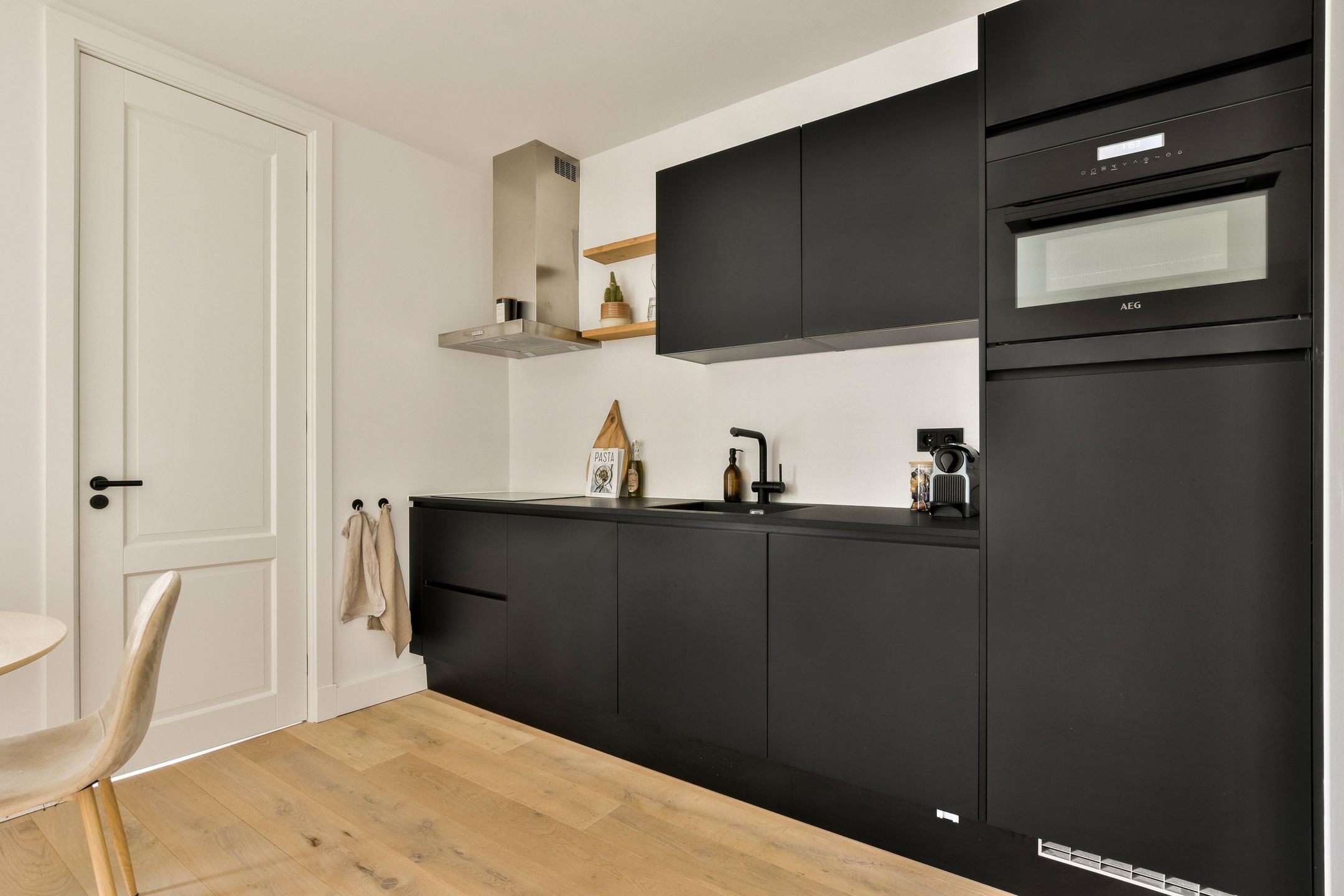 Photo 12 of Van Oldenbarneveldtplein 7-3B