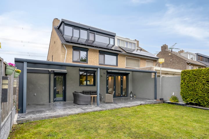 Photo 39 of Roelantlaan 26