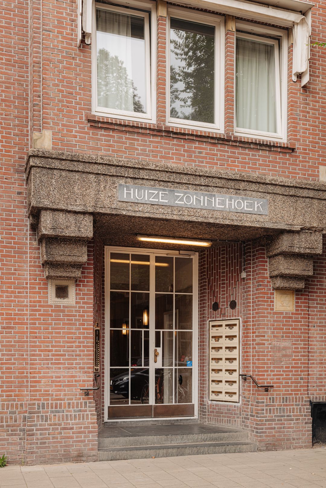 Photo 7 of De Lairessestraat 90-3L