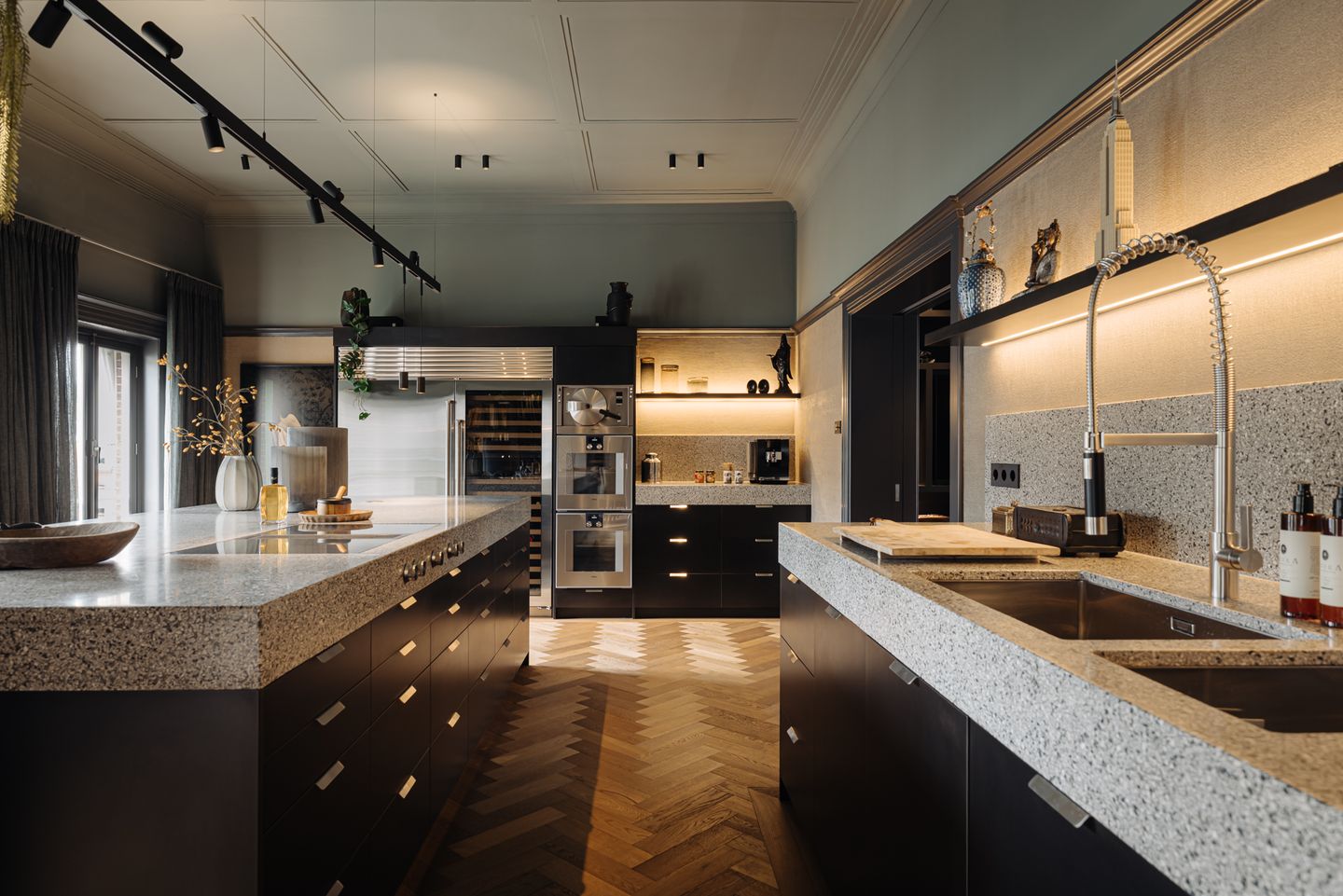 Photo 10 of De Lairessestraat 90-3L