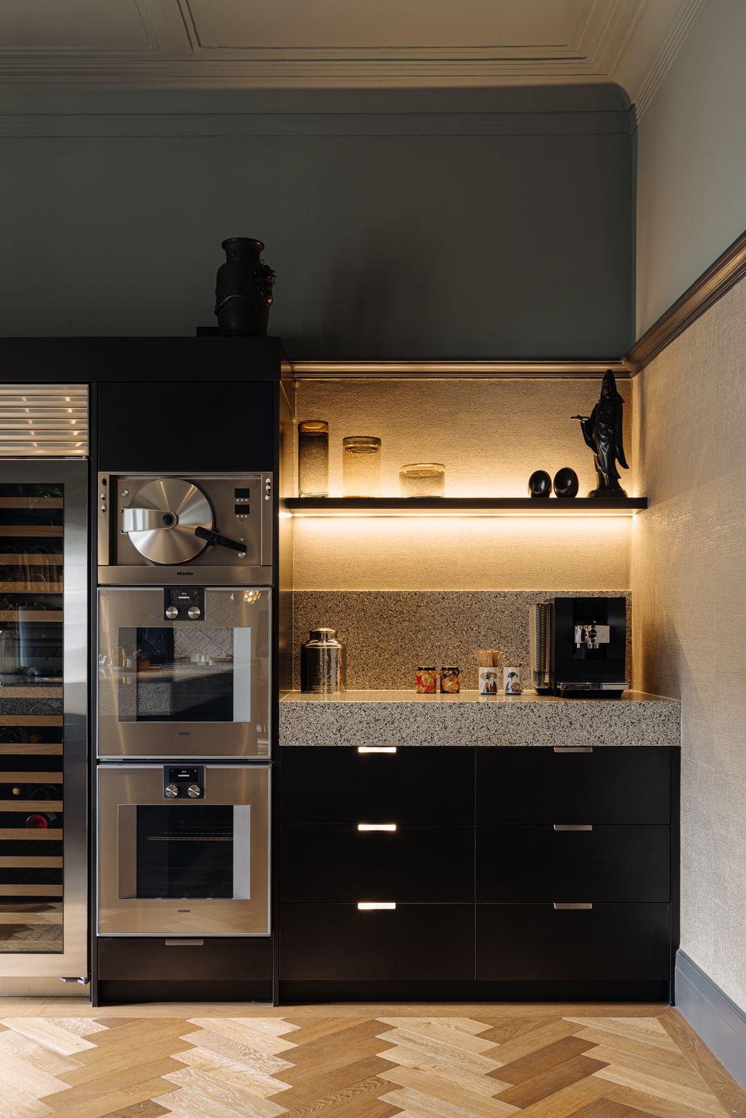 Photo 11 of De Lairessestraat 90-3L