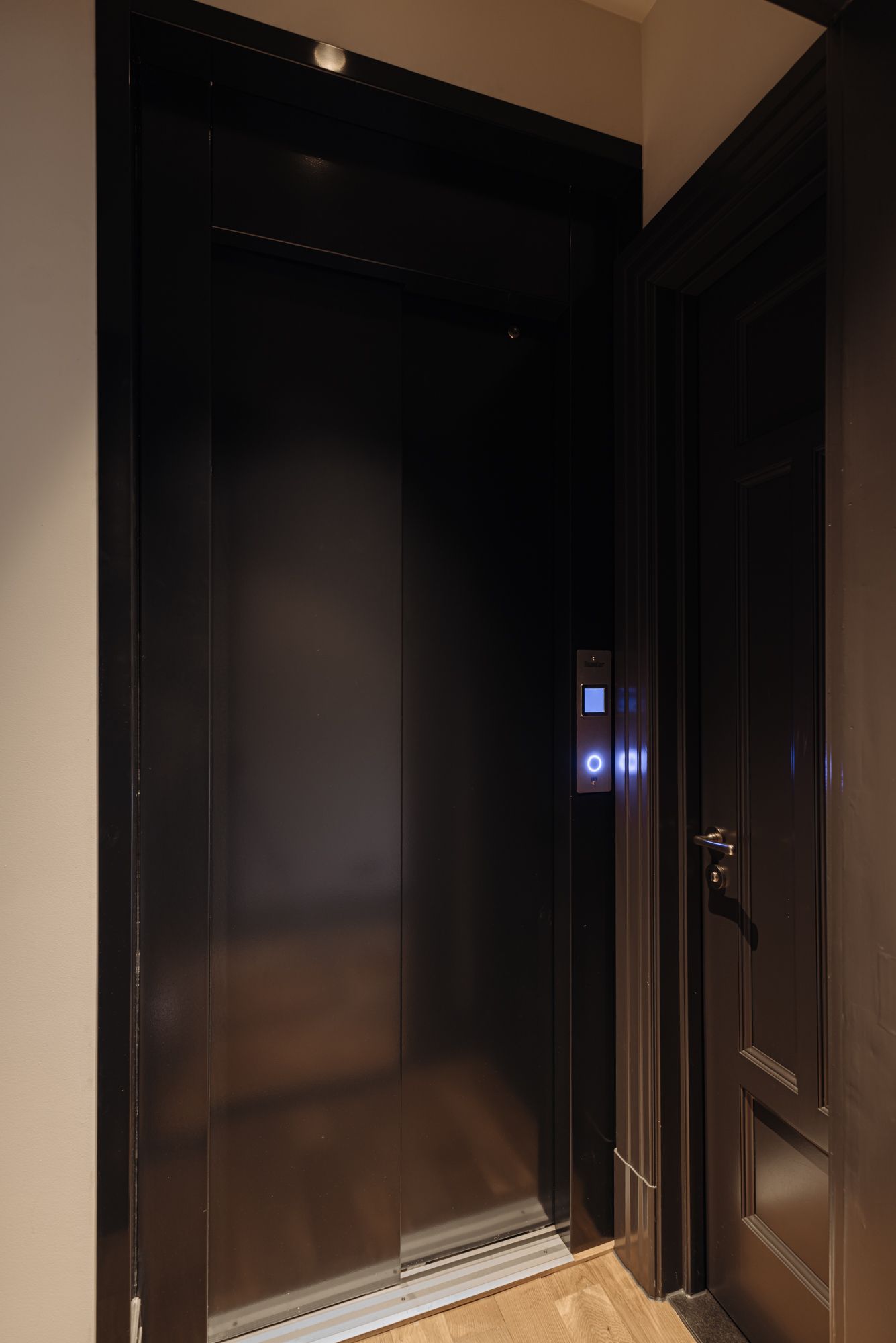 Photo 42 of De Lairessestraat 90-3L