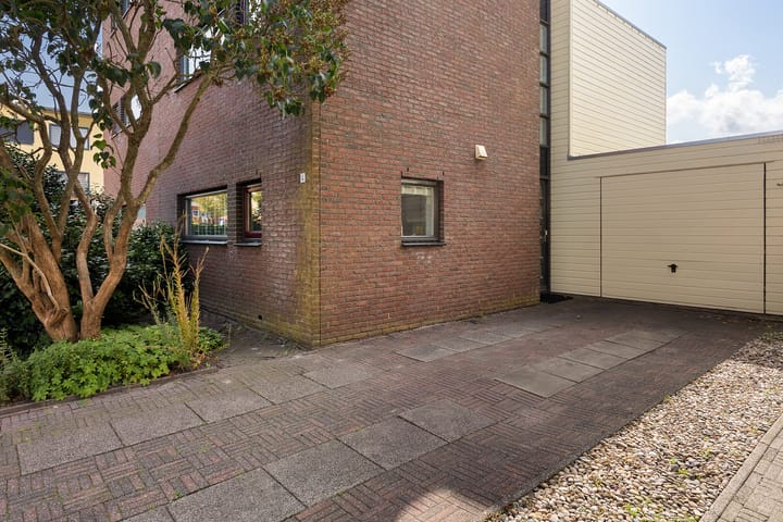 Foto 2 van Johan Ellenbergerstraat 4