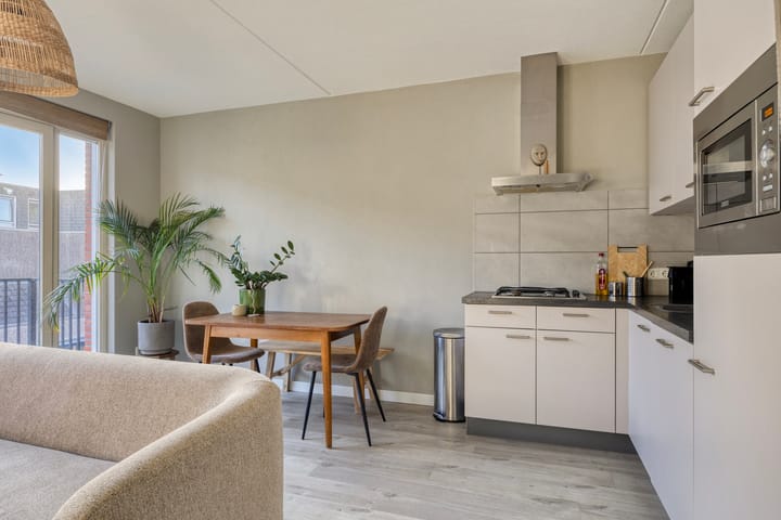 Photo 3 of Julianastraat 11-B