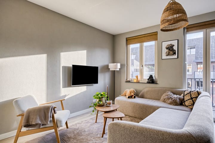 Photo 8 of Julianastraat 11-B