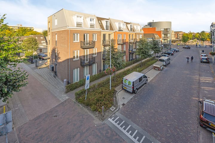 Photo 20 of Julianastraat 11-B