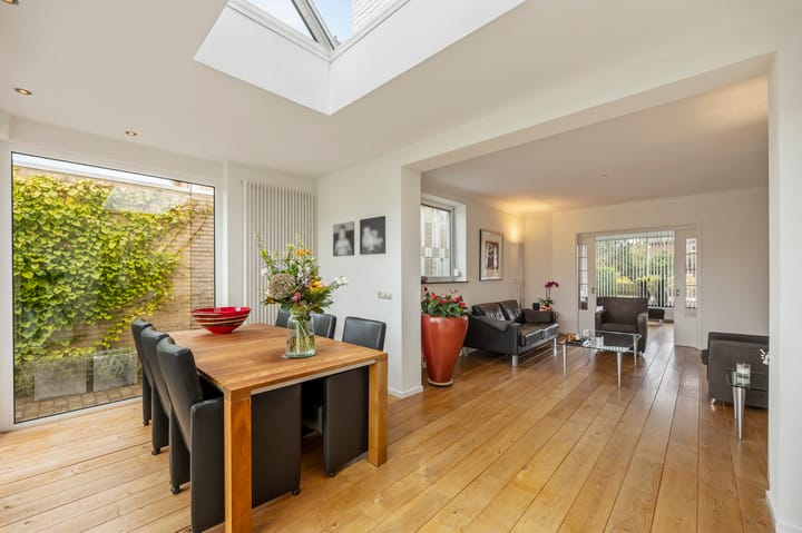 Photo 2 of Emmastraat 42