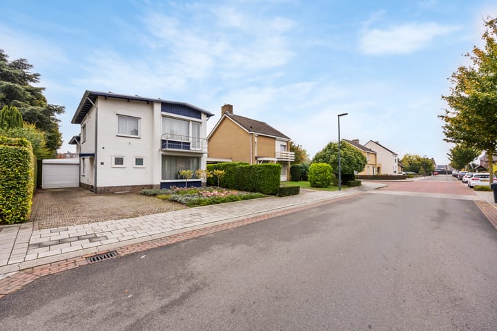 Photo 5 of Emmastraat 42