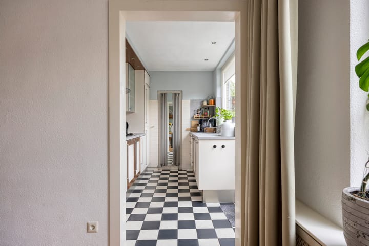 Photo 3 of Limburglaan 24