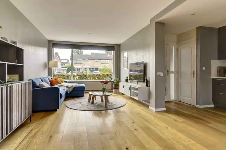 Photo 2 of Van der Duyn van Maasdamstraat 22