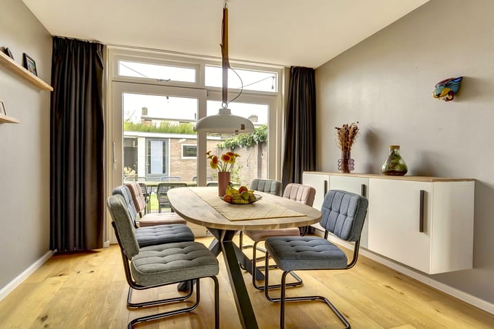 Photo 8 of Van der Duyn van Maasdamstraat 22