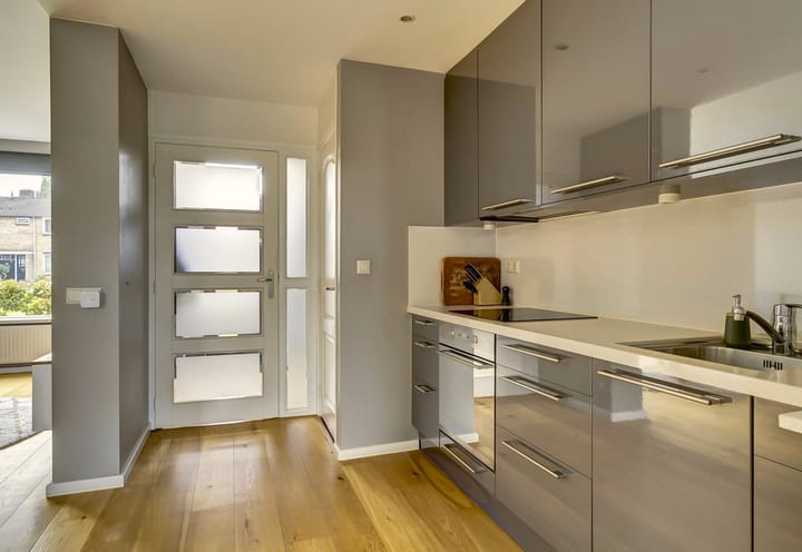 Photo 10 of Van der Duyn van Maasdamstraat 22