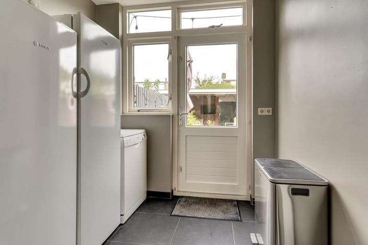 Photo 12 of Van der Duyn van Maasdamstraat 22