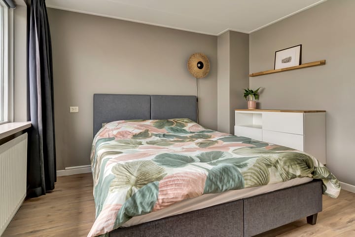 Photo 17 of Van der Duyn van Maasdamstraat 22