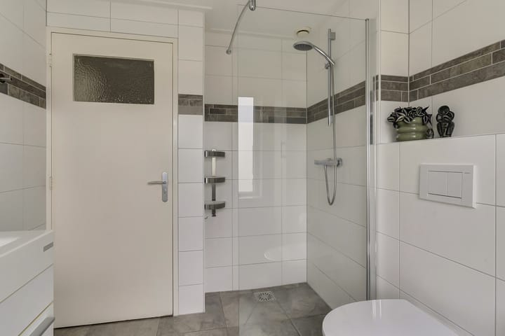 Photo 21 of Van der Duyn van Maasdamstraat 22