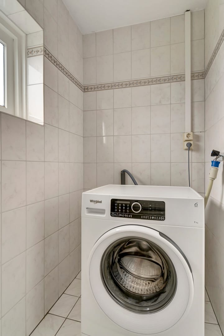 Photo 22 of Van der Duyn van Maasdamstraat 22