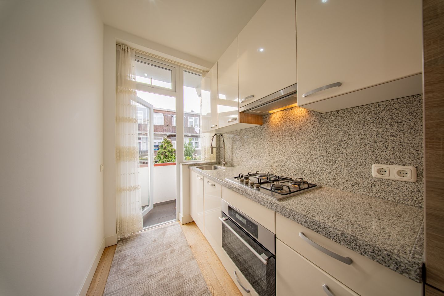 Foto 4 van Linnaeusstraat 106