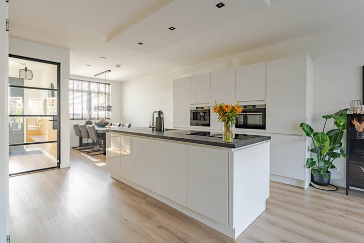 Photo 8 of Wilgenroos 49