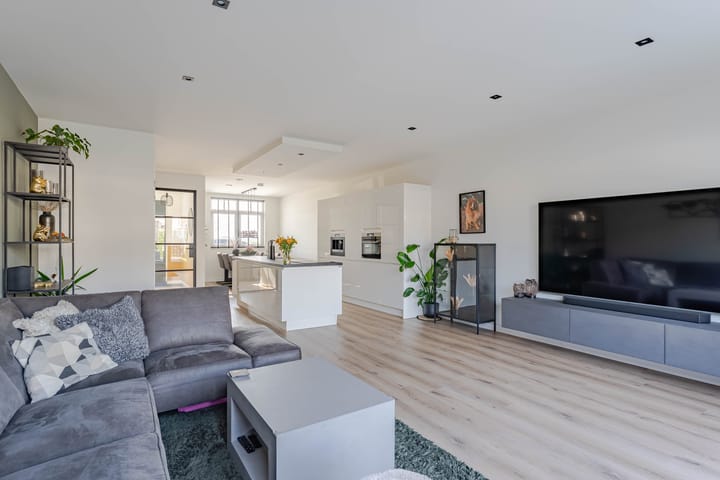 Photo 13 of Wilgenroos 49