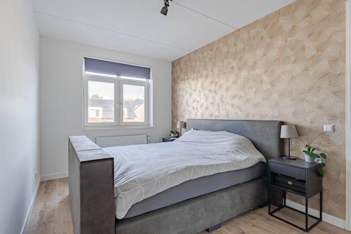 Photo 17 of Wilgenroos 49