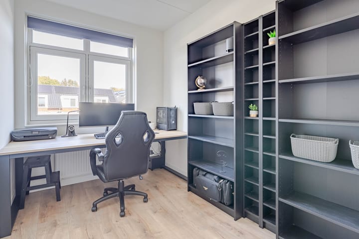 Photo 19 of Wilgenroos 49