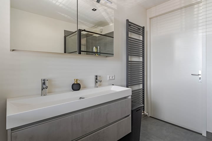 Photo 24 of Wilgenroos 49