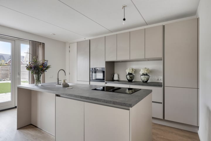 Photo 8 of J. Grootendorststraat 13