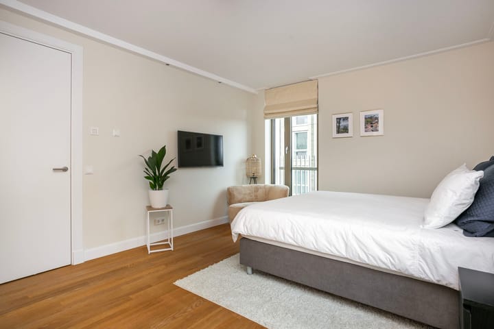 Foto 15 van Madridstraat 216