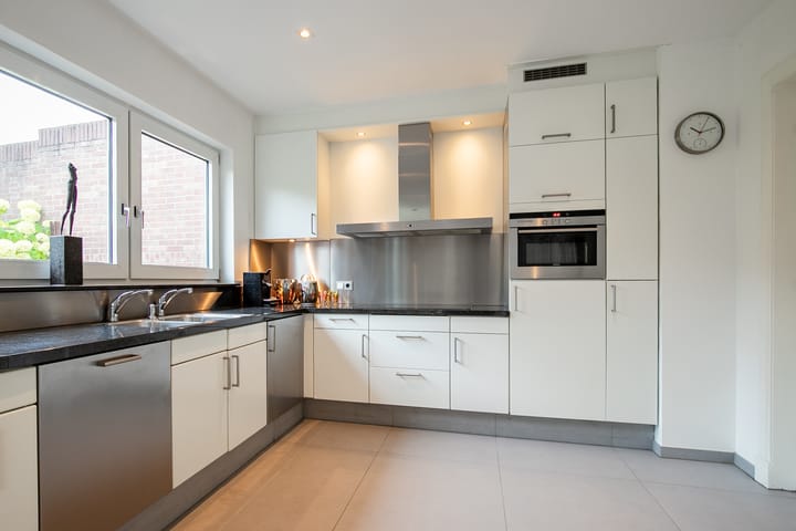 Photo 10 of Mirbachstraat 8