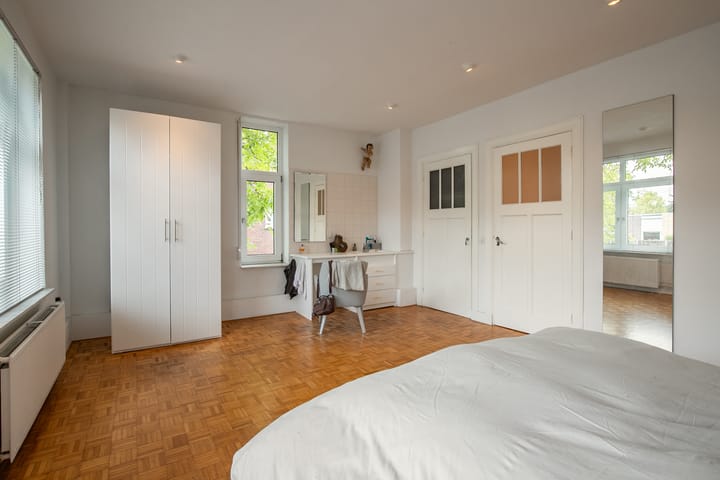 Photo 15 of Mirbachstraat 8