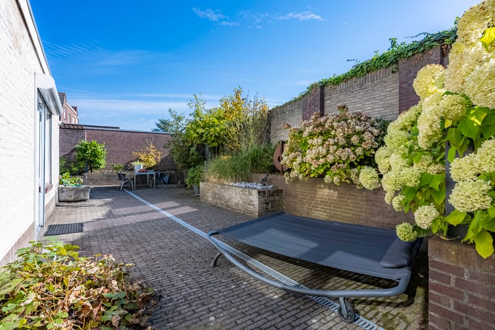 Photo 23 of Mirbachstraat 8