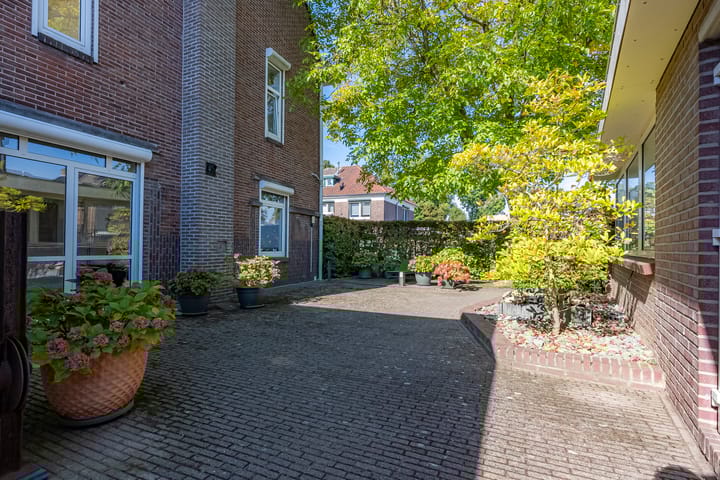 Photo 24 of Mirbachstraat 8