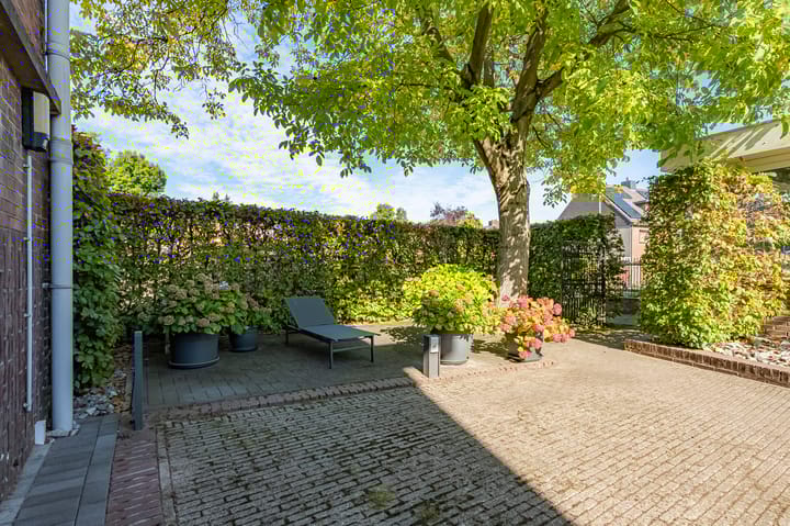 Photo 25 of Mirbachstraat 8