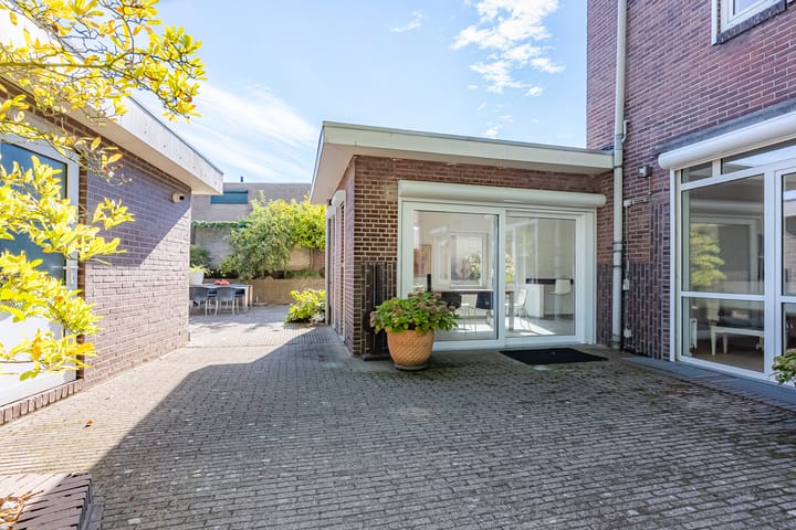 Photo 26 of Mirbachstraat 8