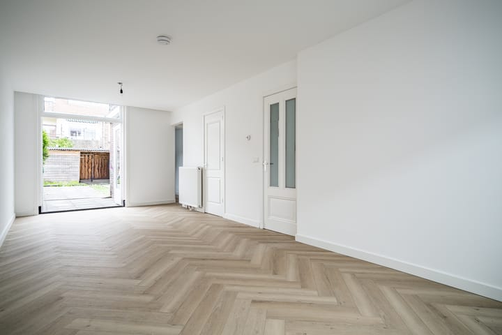 Photo 3 of Borneostraat 45