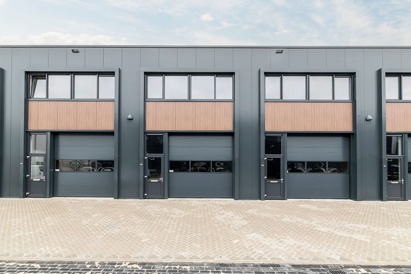 View photo 1 of Everdenberg 4-G