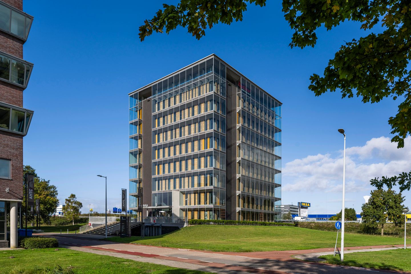 View photo 3 of Paasheuvelweg 1