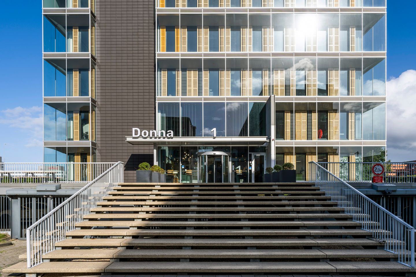 View photo 4 of Paasheuvelweg 1