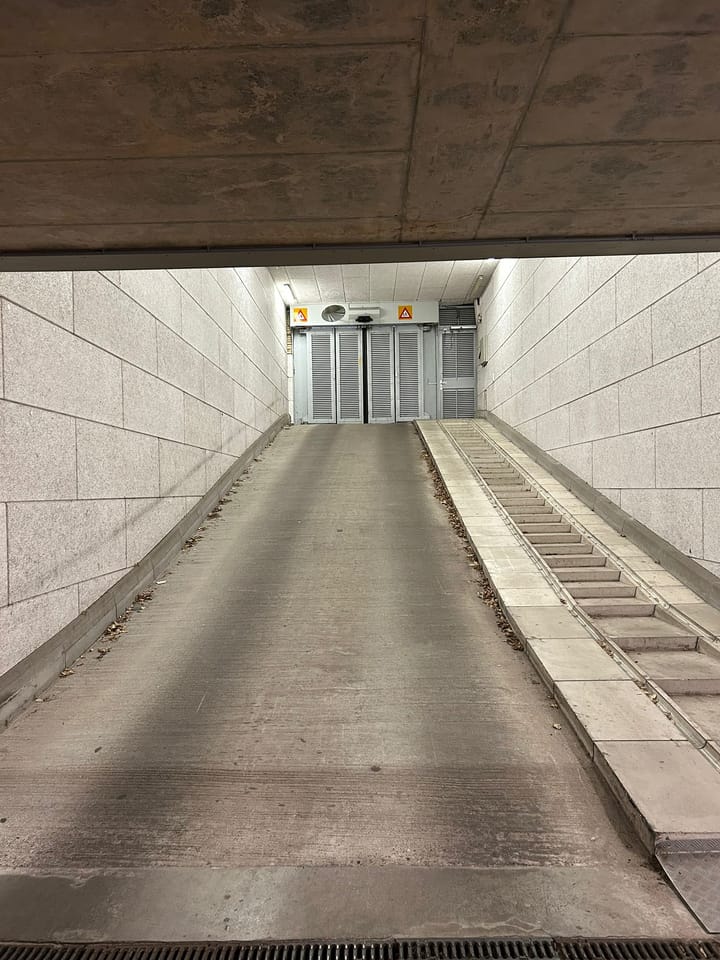 Foto 2 van Spadinalaan