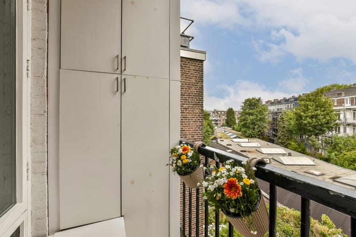 Photo 6 of Spaarndammerstraat 14-H