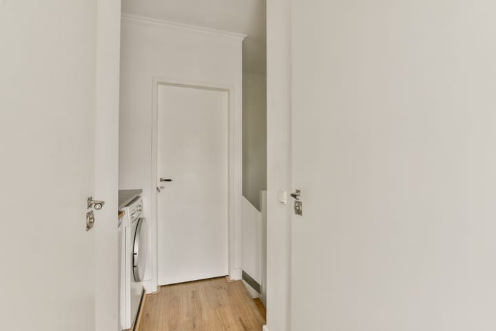 Photo 14 of Spaarndammerstraat 14-H