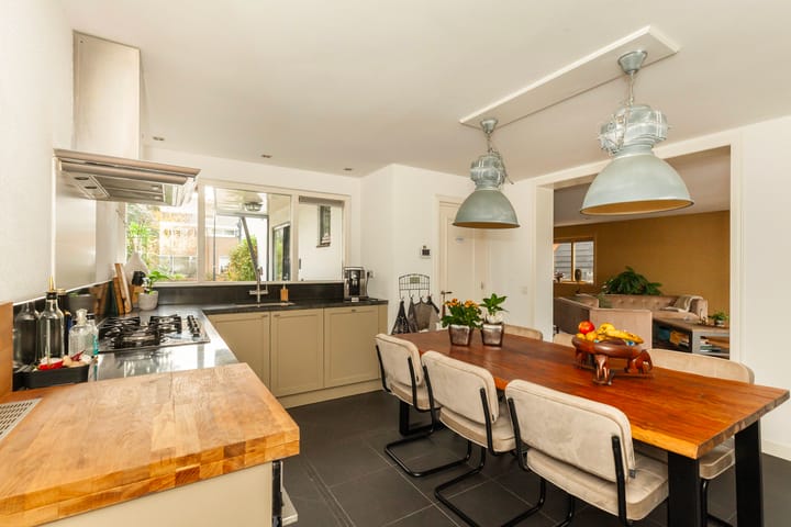 Photo 2 of Adriaan Heijnisstraat 1