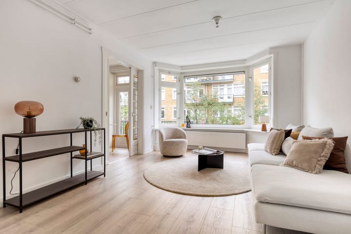 Foto 1 van Esmoreitstraat 9-H